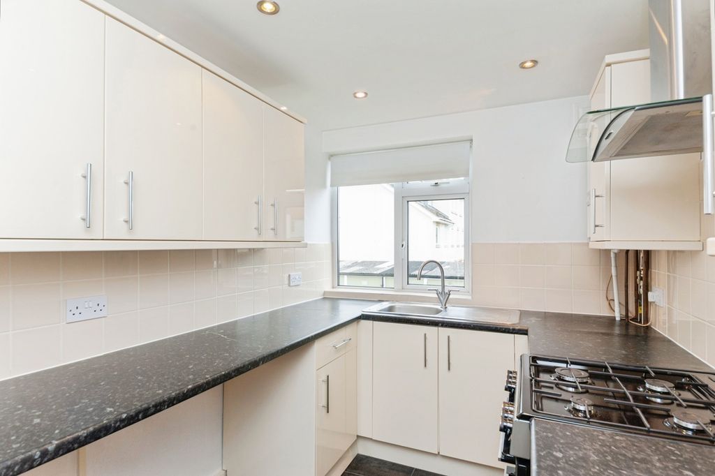 Property photo 3 of 12 Kitchen