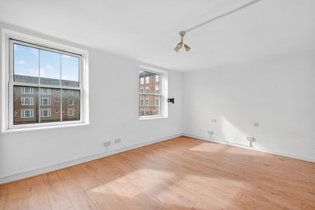 Property photo 3 of 12 Reception