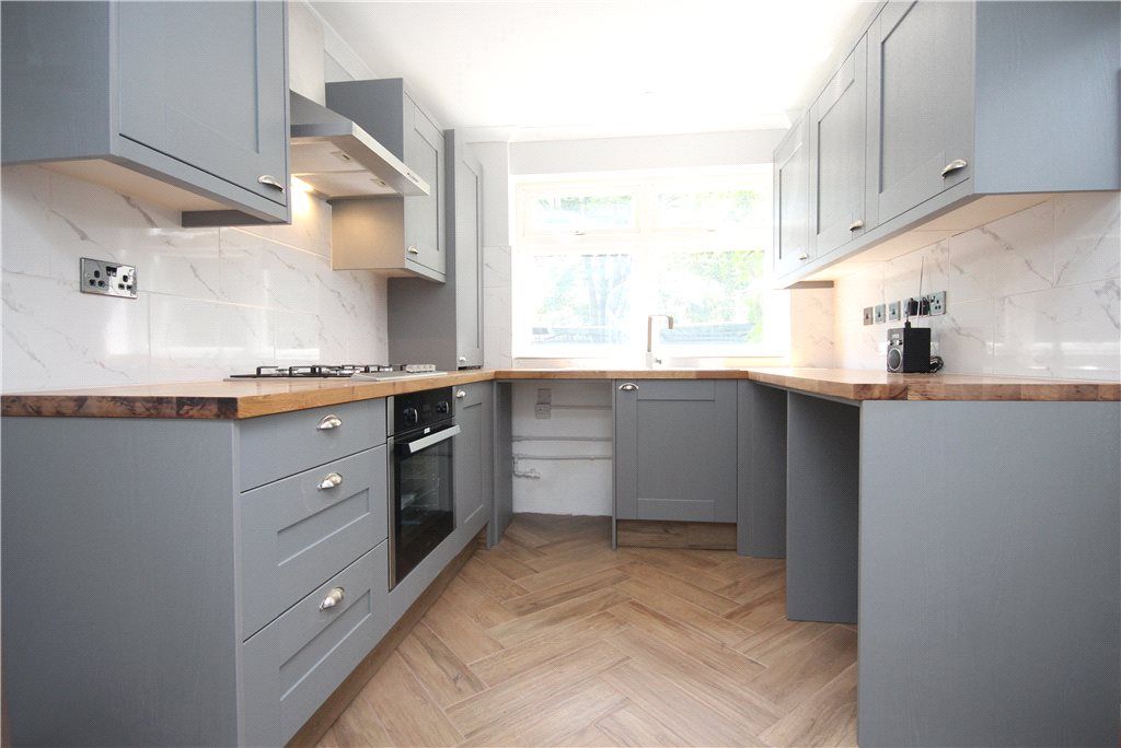 Property photo 2 of 11 Kitchen