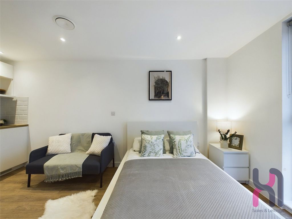 Property photo 3 of 11 Picture No. 12