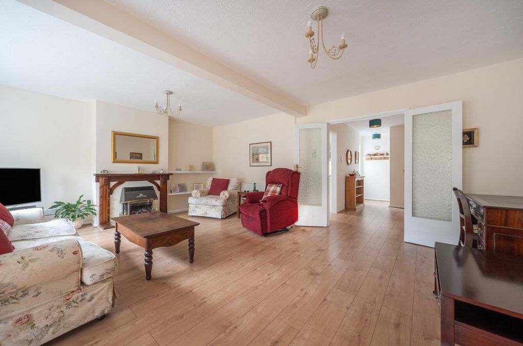 Property photo 2 of 20