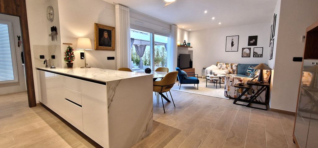 Property photo 2 of 47