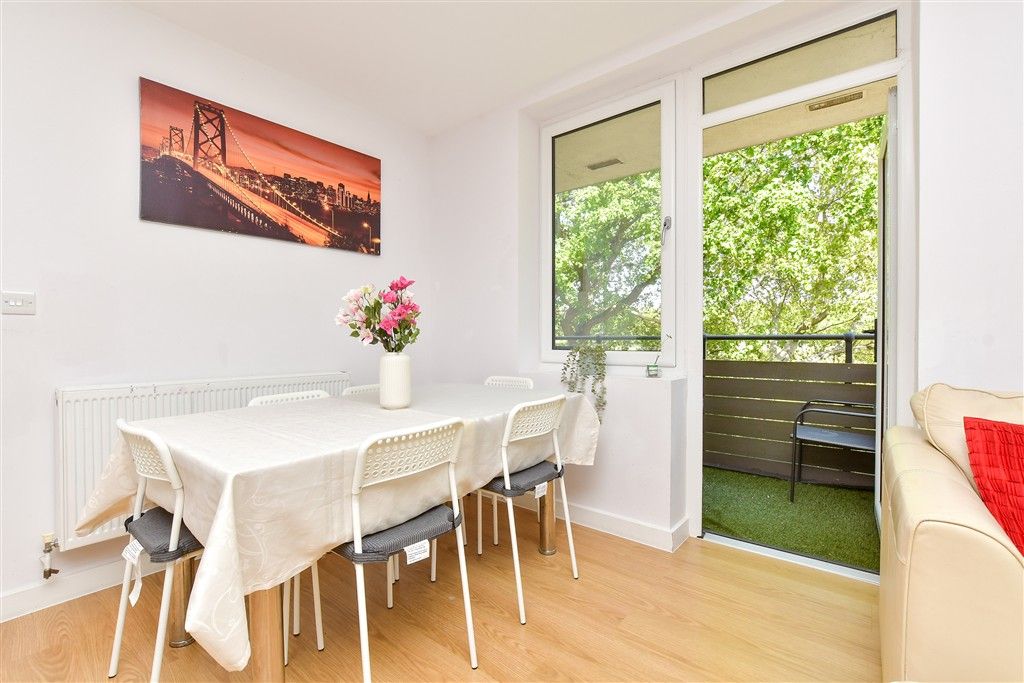 Property photo 1 of 11 Lounge / Kitchen
