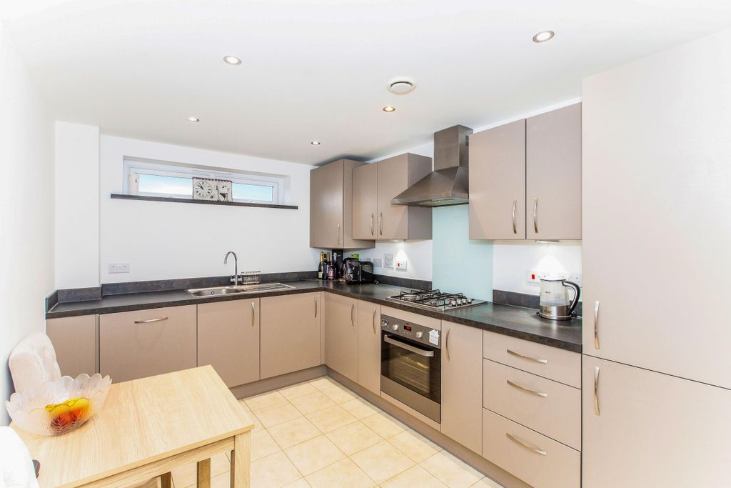 Property photo 3 of 9 Kitchen