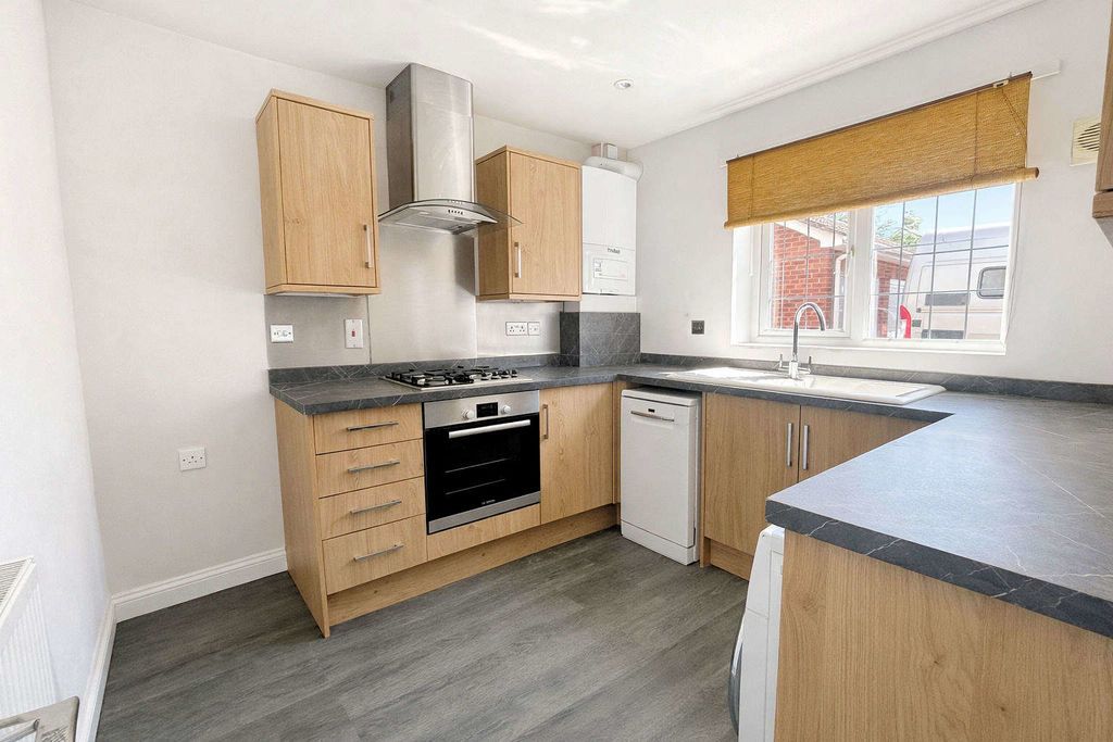 Property photo 2 of 19 Kitchen