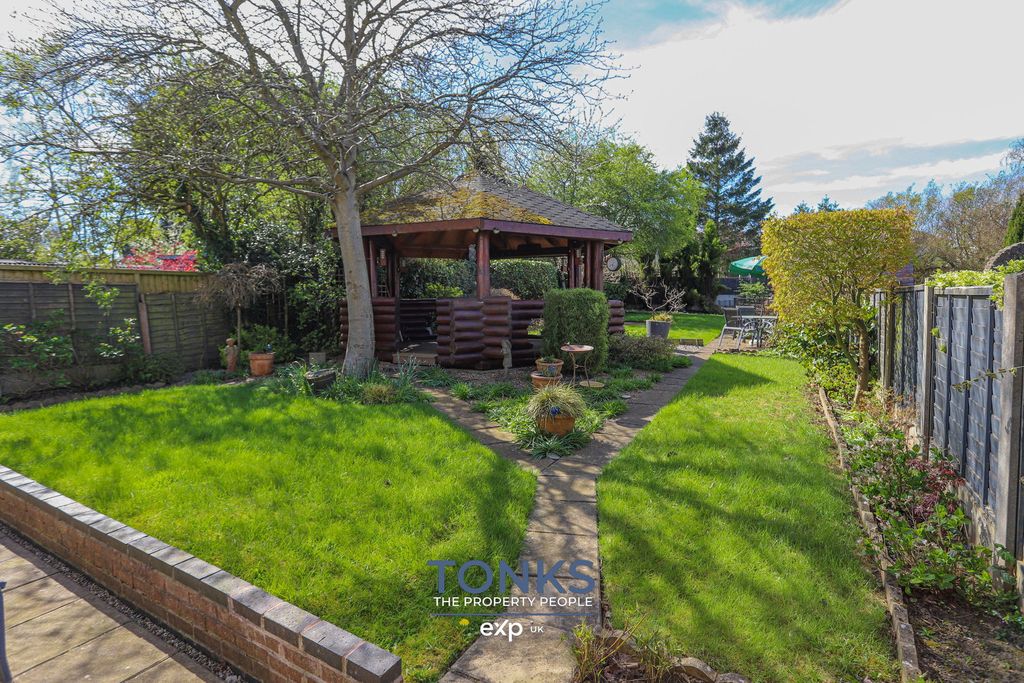 Property photo 2 of 32