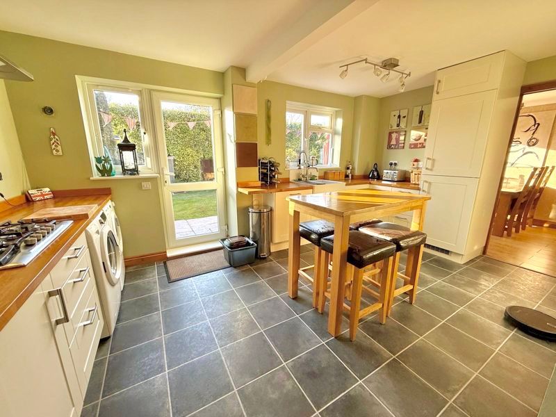 Property photo 2 of 17 Kitchen