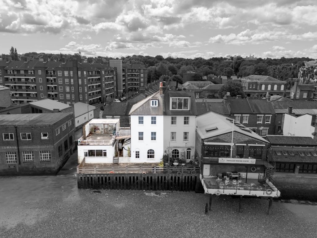 Property photo 1 of 23 Black &amp; White