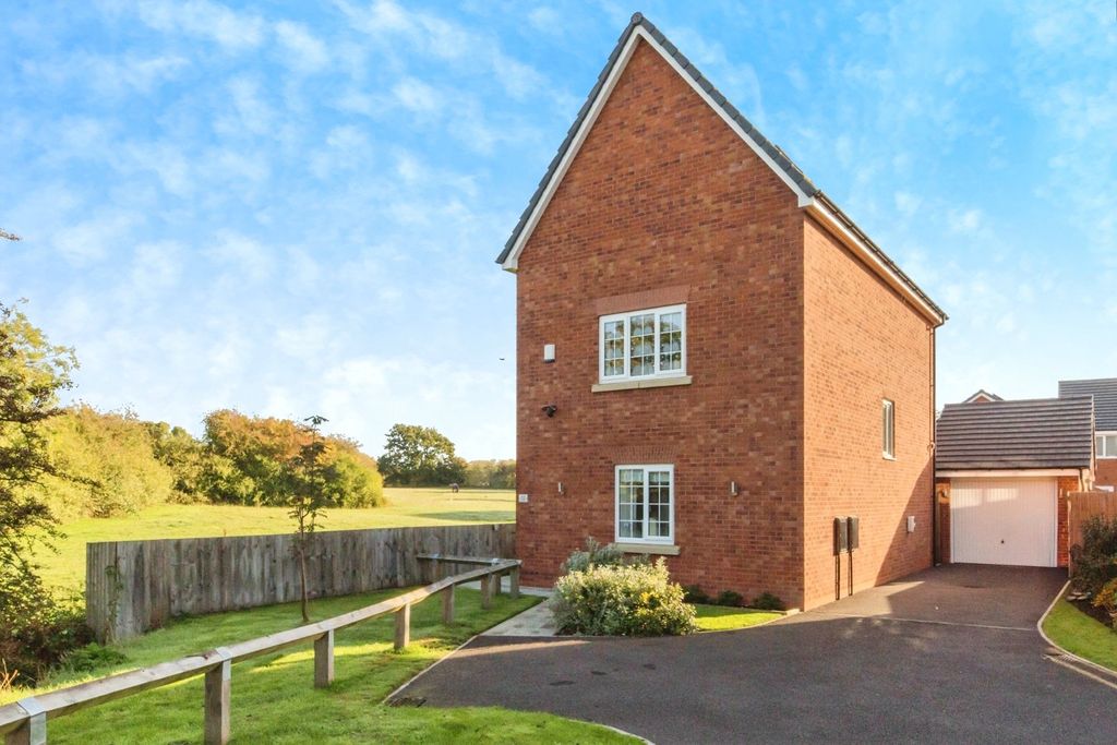 Property photo 3 of 19 Photo