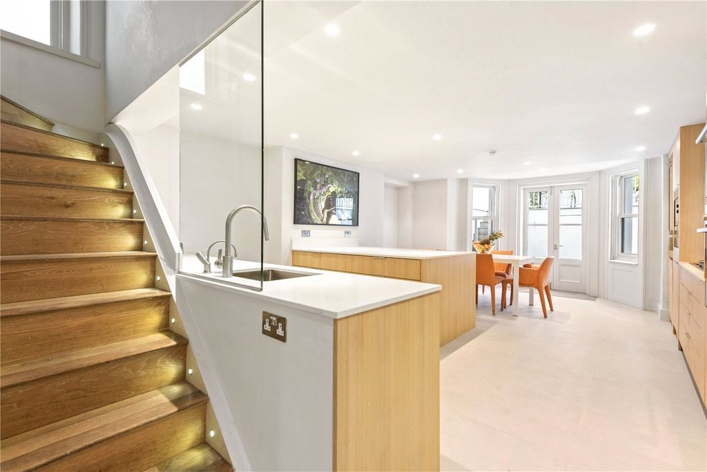 Property photo 2 of 16 Picture No. 10