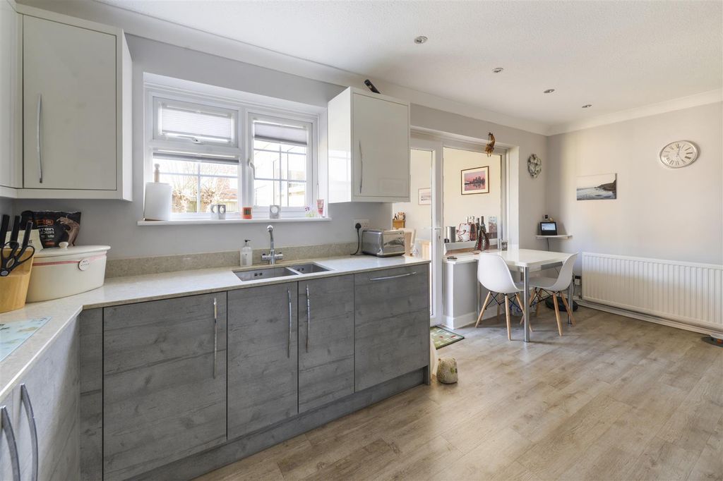 Property photo 2 of 16 05.