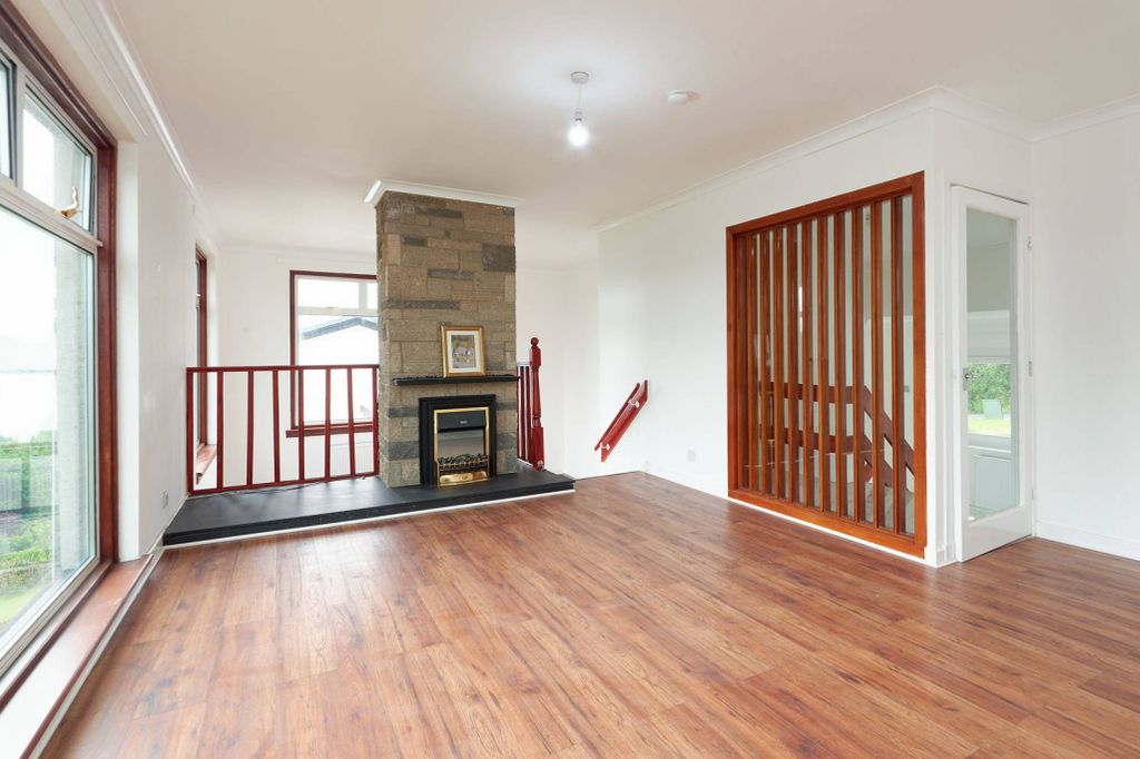 Property photo 2 of 27