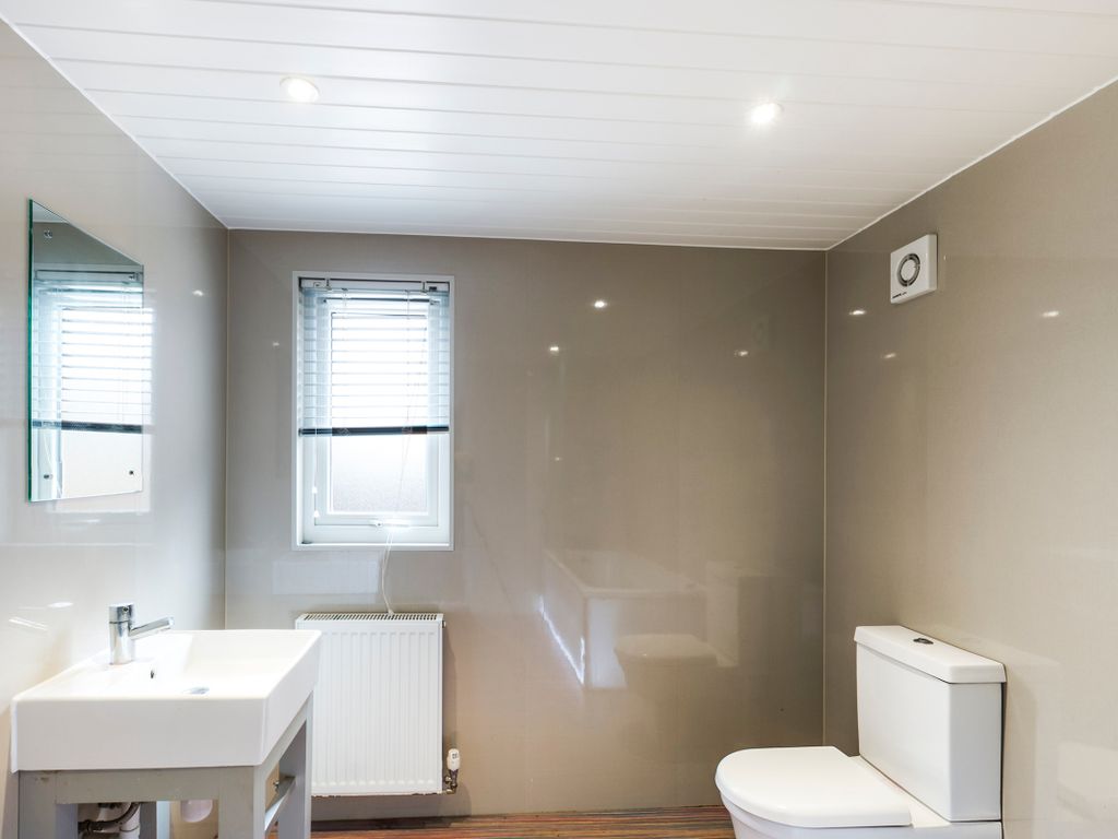 Property photo 3 of 6 Photo 2