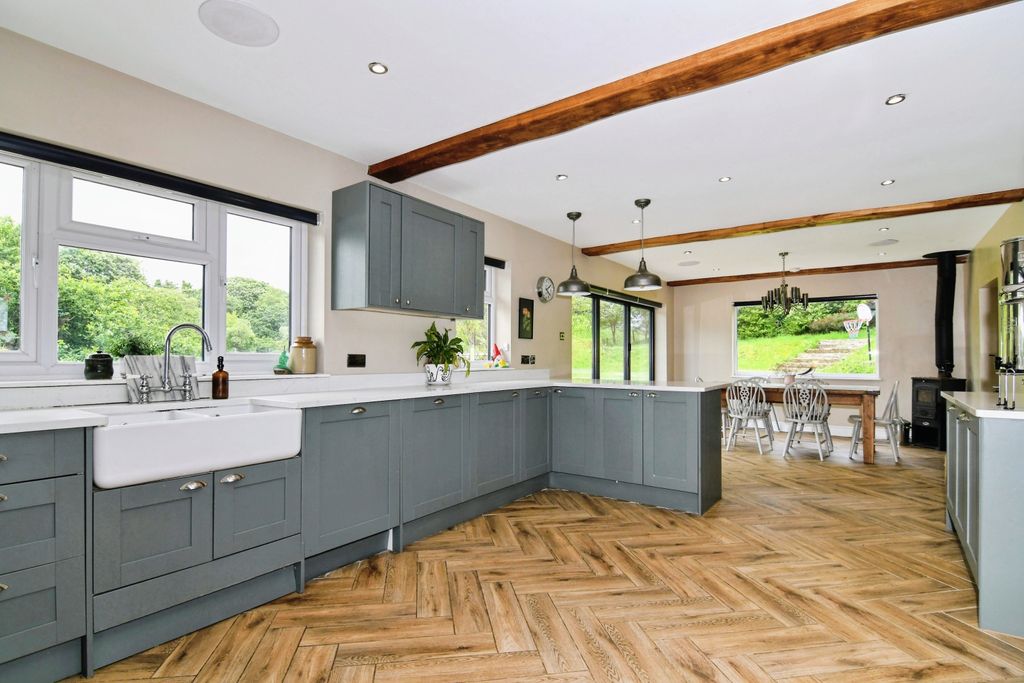 Property photo 3 of 26 Kitchen:Diner 2