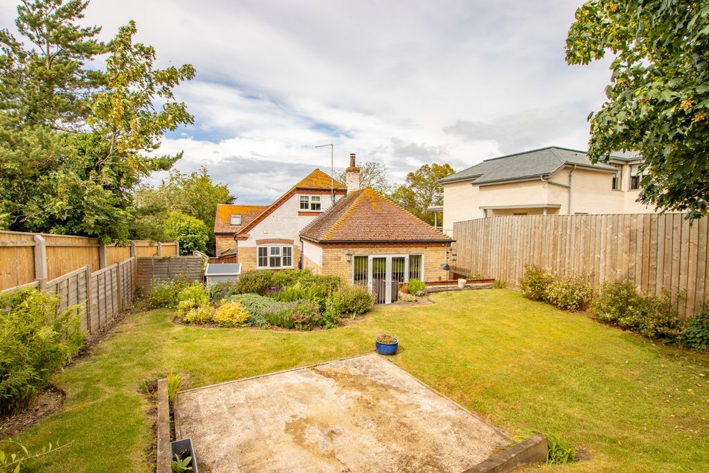 Property photo 2 of 26 4877554