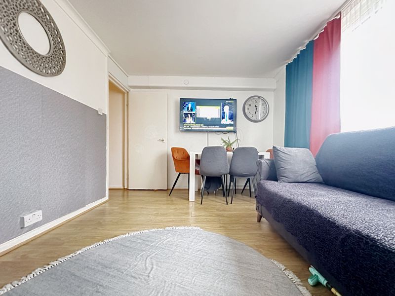 Property photo 1 of 10 Photo 4