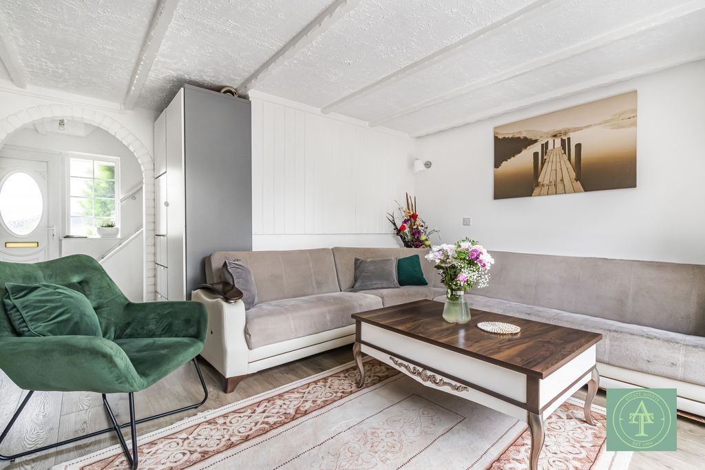 Property photo 2 of 27 Gallery