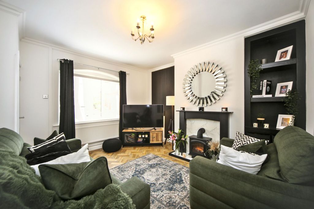 Property photo 2 of 21