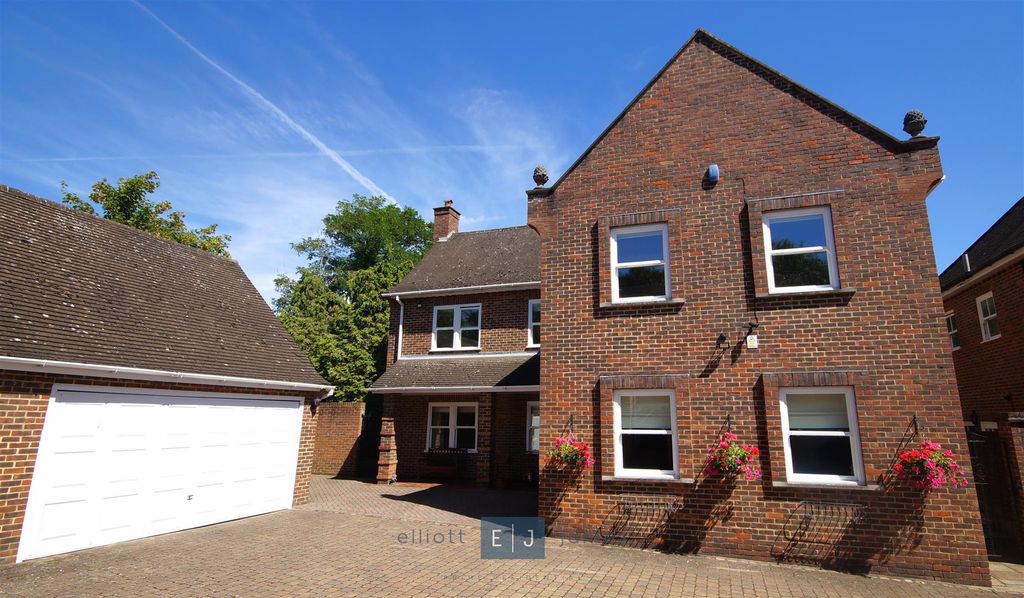 Property photo 1 of 26