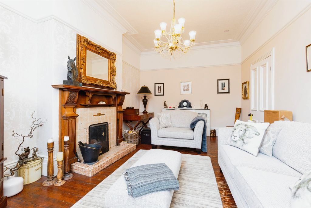 Property photo 2 of 17