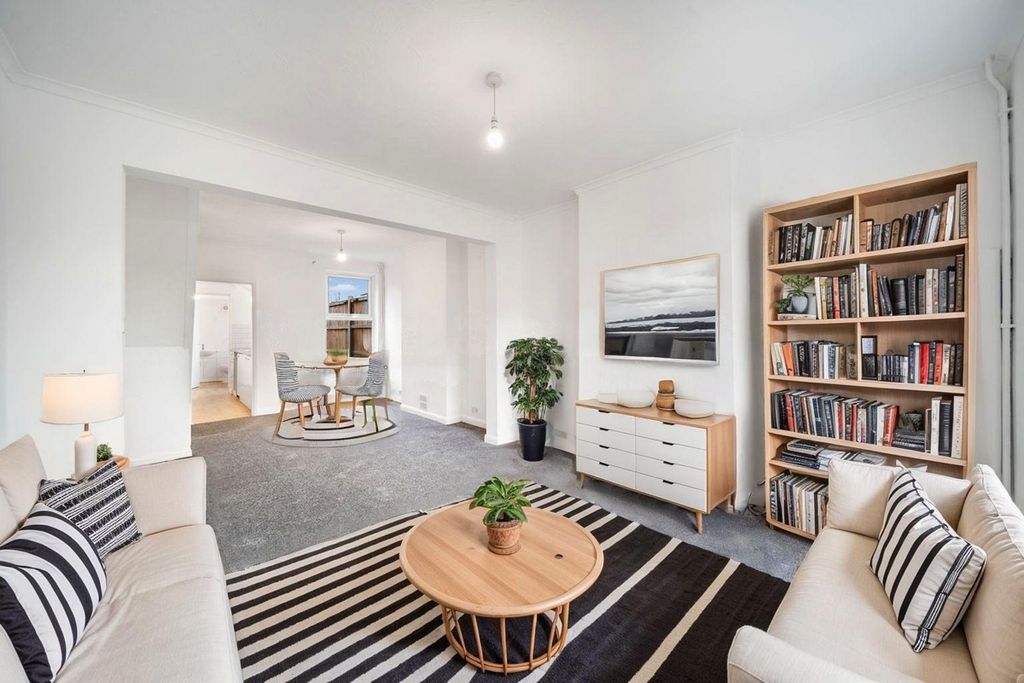 Property photo 2 of 9