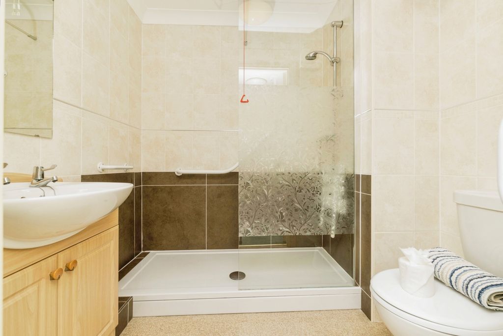 Property photo 3 of 11 Shower Room
