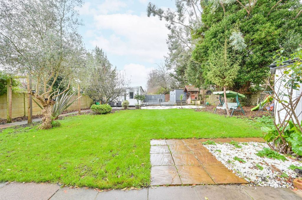 Property photo 3 of 37