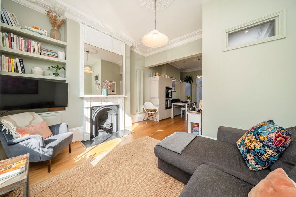 Property photo 2 of 11