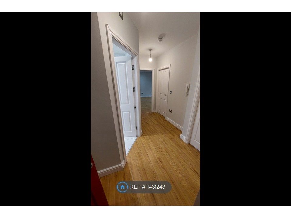 Property photo 2 of 8 Entrance Hallway