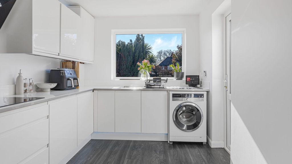 Property photo 3 of 21