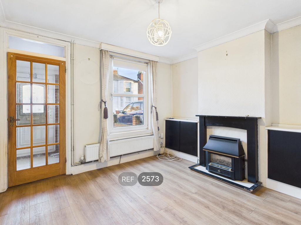 Property photo 1 of 8 Living Room