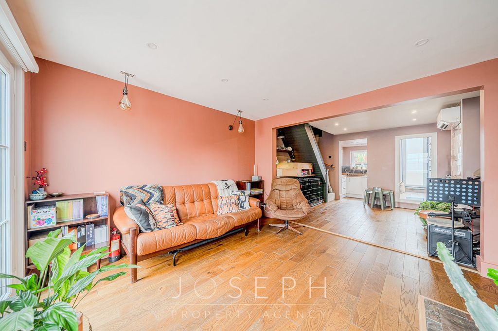 Property photo 2 of 24
