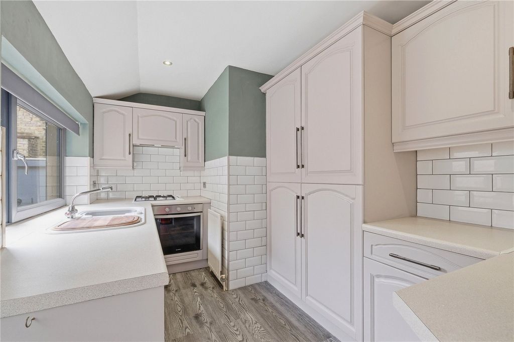 Property photo 3 of 25 Kitchen