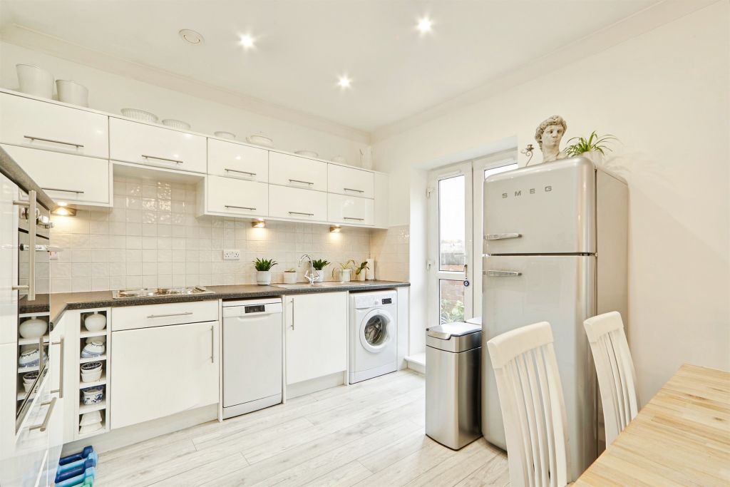 Property photo 3 of 14