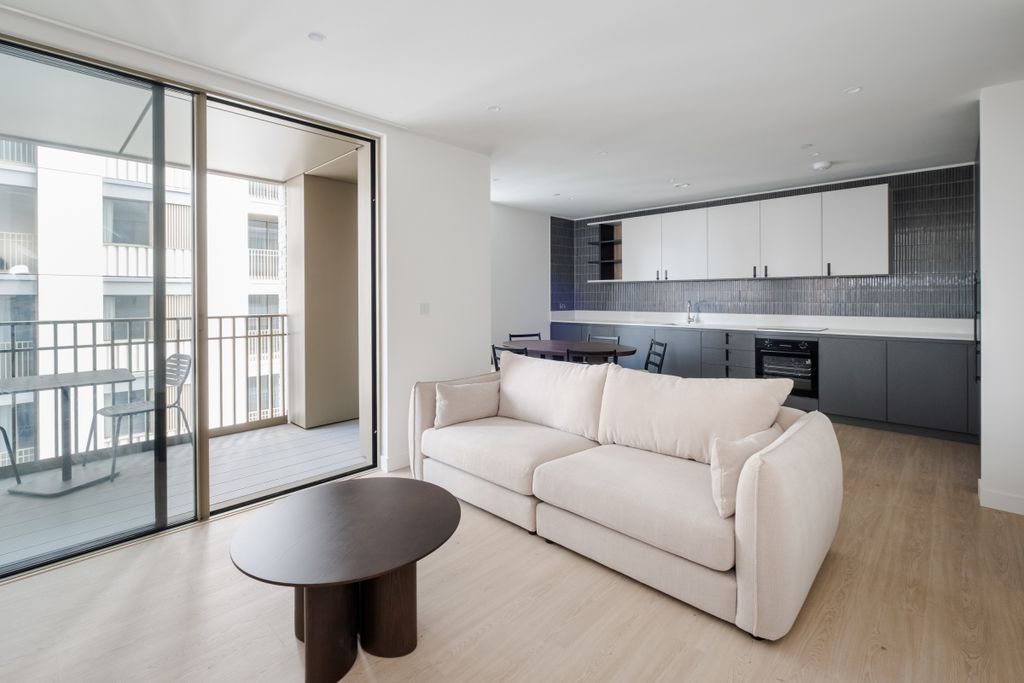 Property photo 1 of 15 Flat-603-Ferry-Is...