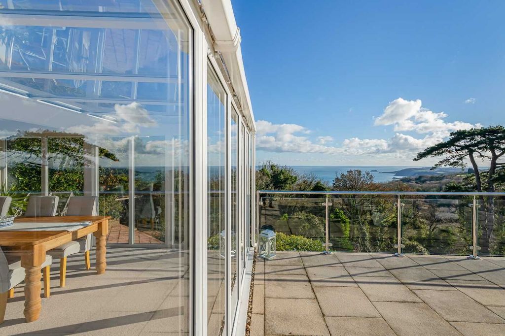 Property photo 2 of 28