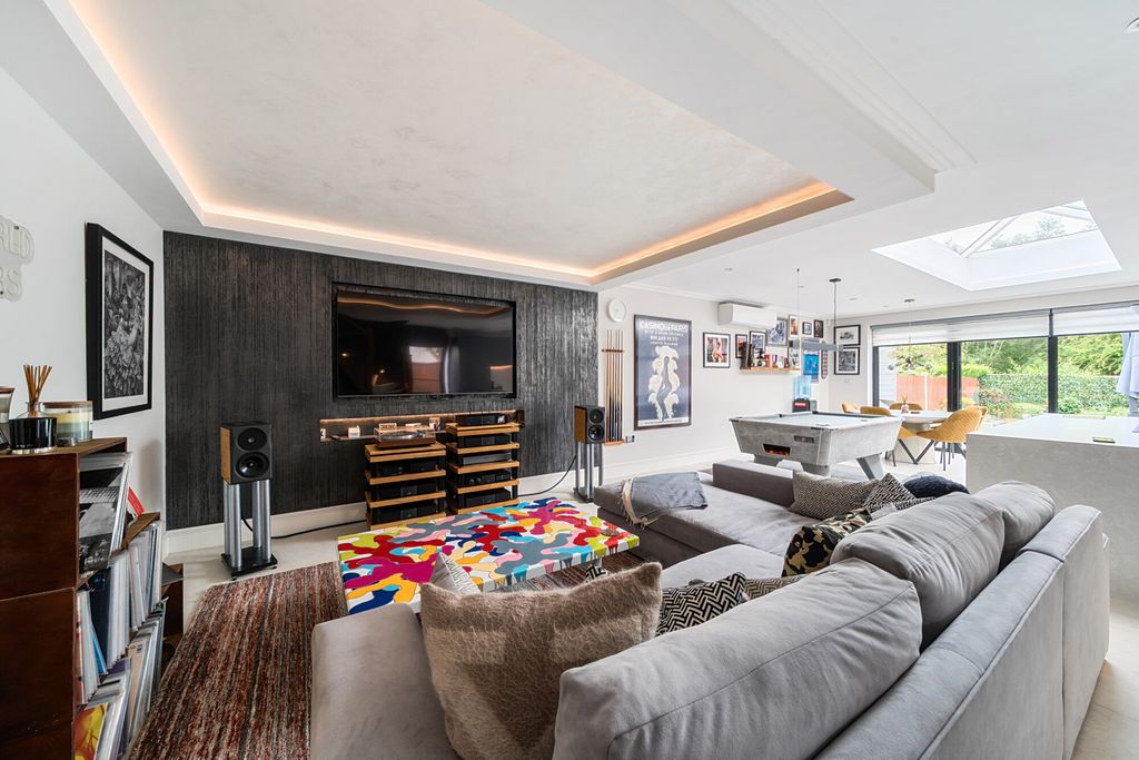 Property photo 2 of 25 1332471-1-688Ca66...