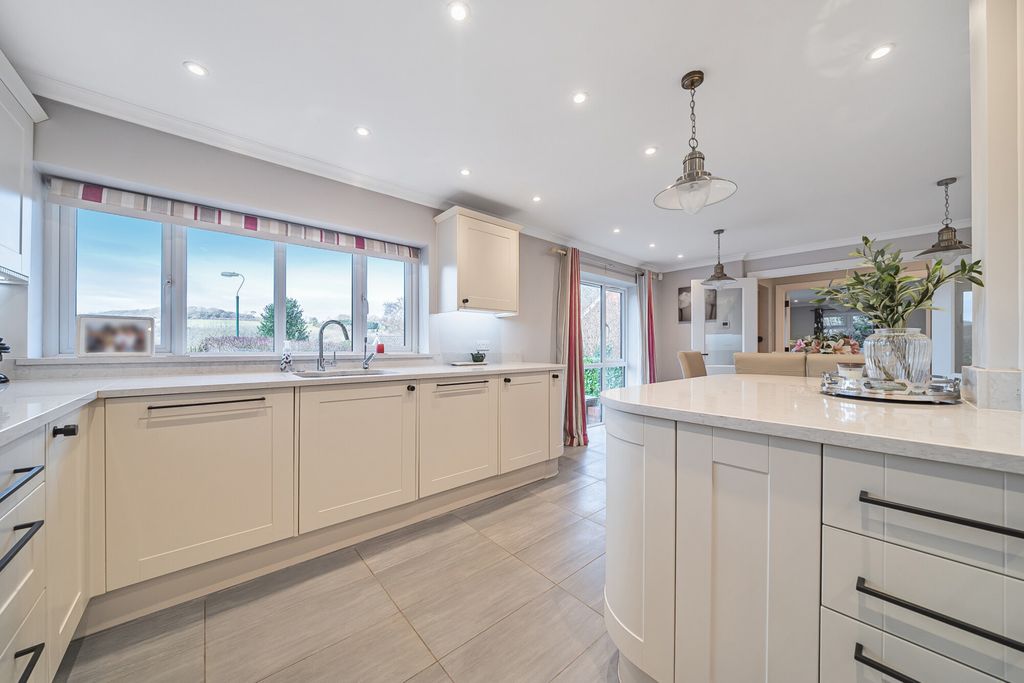 Property photo 1 of 19 Kitchen