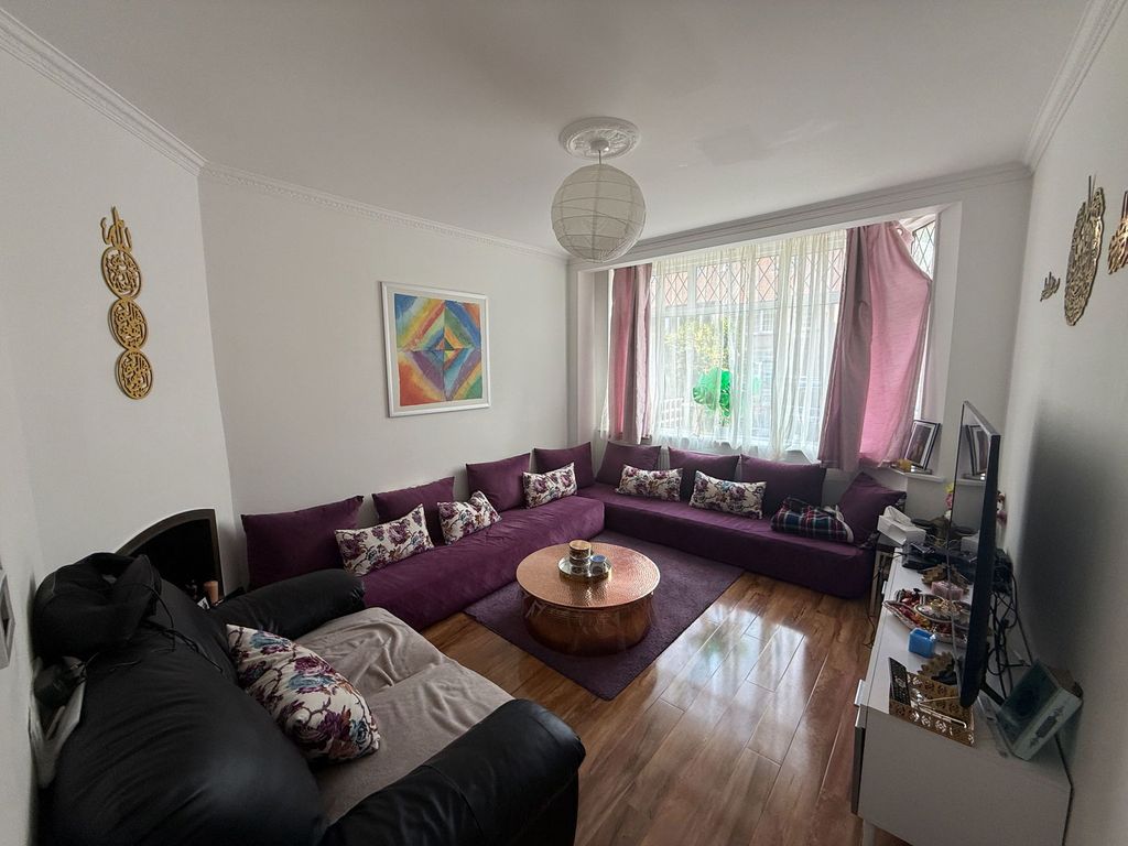 Property photo 3 of 12
