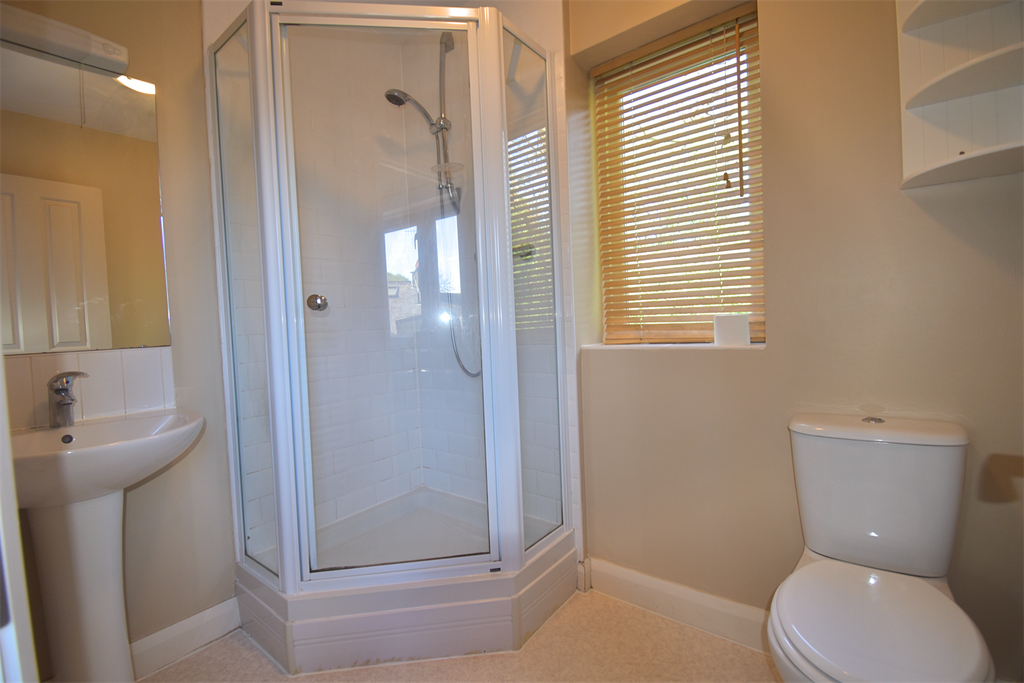 Property photo 3 of 12 En-Suite Shower Room