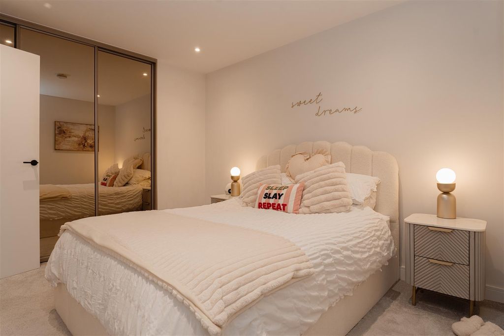 Property photo 2 of 13 8.Jpg