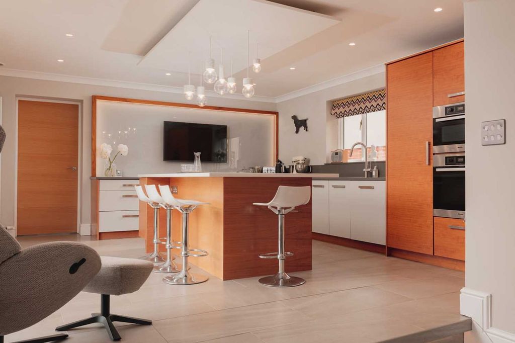 Property photo 2 of 34