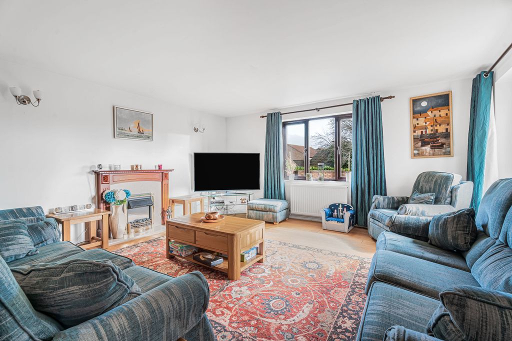 Property photo 2 of 27 Lounge