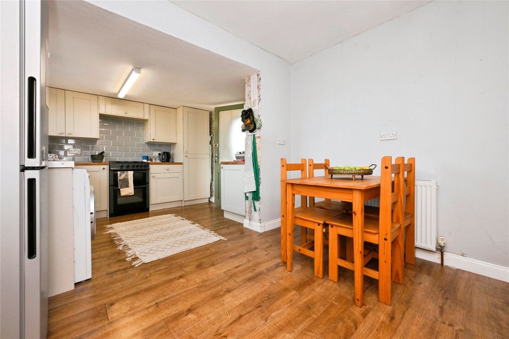 Property photo 2 of 14 Picture No. 18