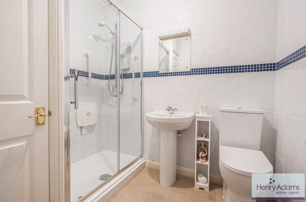 Additional image 10 of 1 bed flat for saleKing George Avenue, Petersfield GU32