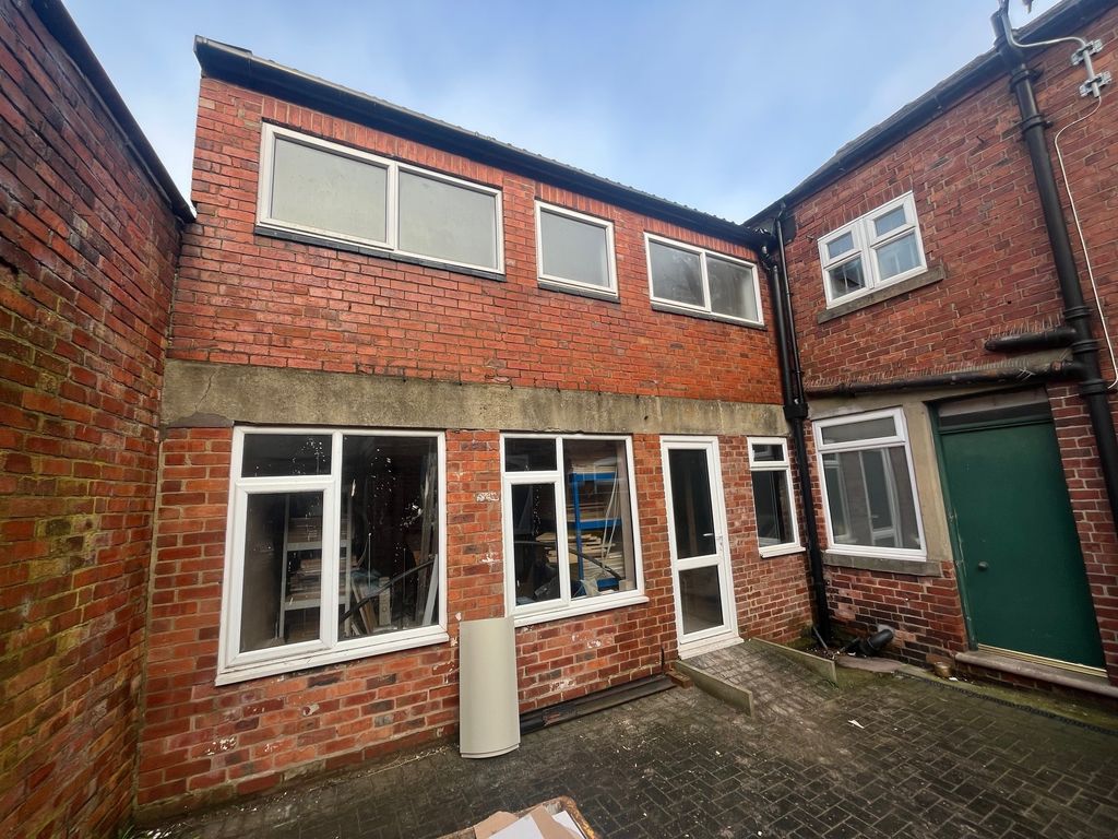 Property photo 1 of 2