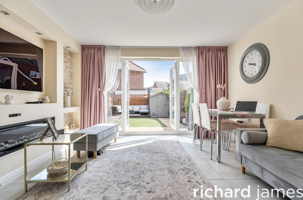 Property photo 3 of 12 87E630c18Fd8452Ebd98214B472F95A5