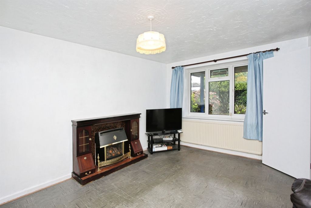 Property photo 2 of 20