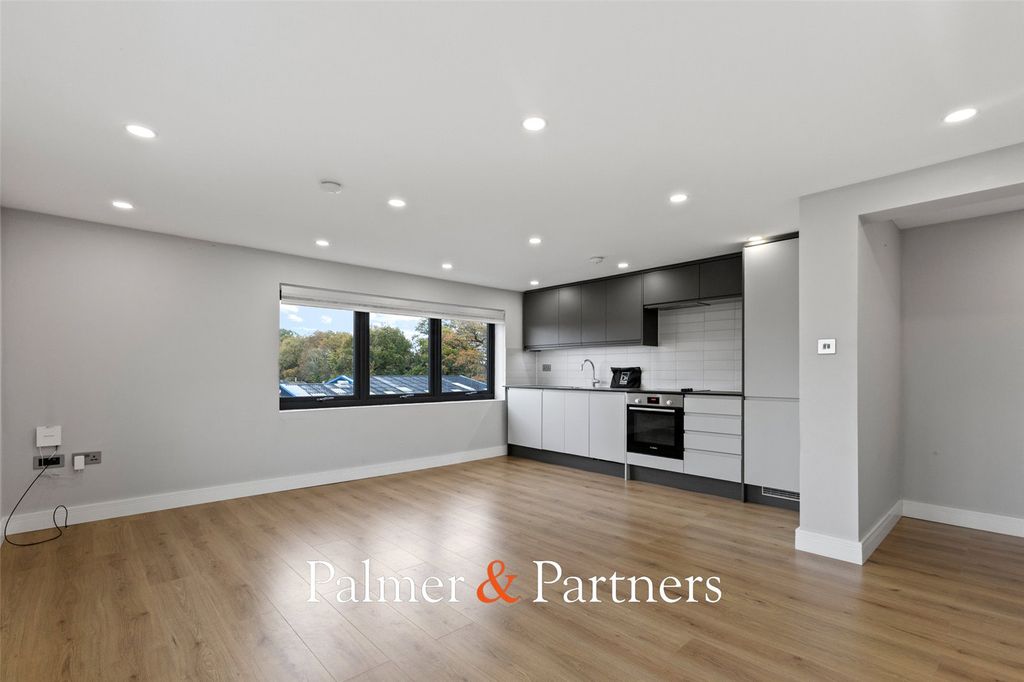 Property photo 2 of 16 Picture No. 30