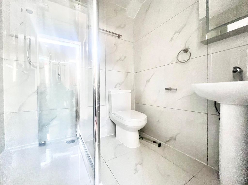 Property photo 3 of 4 Bathroom